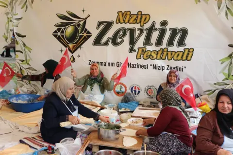 Nizip’te Zeytin Bereketi ve Festival Heyecanı: Protokol Sahaya İndi! (fotoğraf 2)