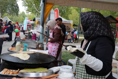 Nizip’te Zeytin Bereketi ve Festival Heyecanı: Protokol Sahaya İndi! (fotoğraf 4)