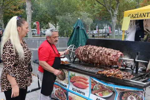 Nizip’te Zeytin Bereketi ve Festival Heyecanı: Protokol Sahaya İndi! (fotoğraf 3)