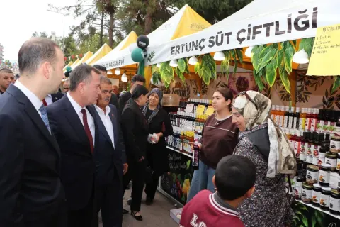Nizip’te Zeytin Bereketi ve Festival Heyecanı: Protokol Sahaya İndi! (fotoğraf 7)