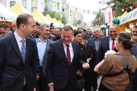 Nizip’te Zeytin Bereketi ve Festival Heyecanı: Protokol Sahaya İndi! (fotoğraf 10)