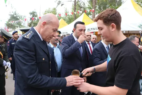 Nizip’te Zeytin Bereketi ve Festival Heyecanı: Protokol Sahaya İndi! (fotoğraf 14)
