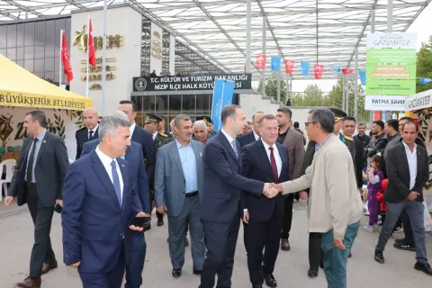Nizip’te Zeytin Bereketi ve Festival Heyecanı: Protokol Sahaya İndi! (fotoğraf 12)