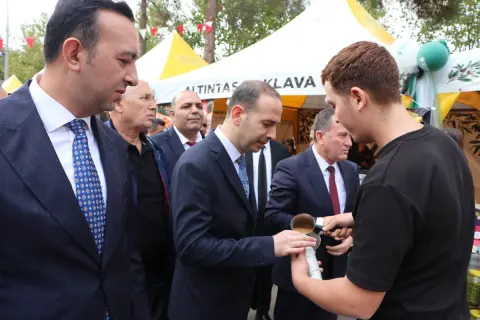 Nizip’te Zeytin Bereketi ve Festival Heyecanı: Protokol Sahaya İndi! (fotoğraf 18)