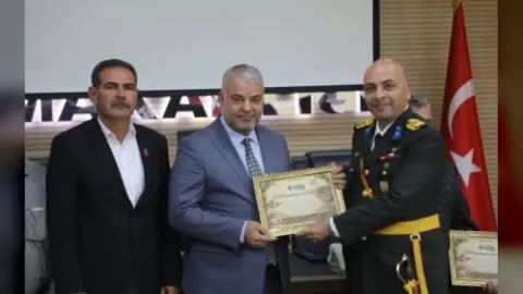 Dr. Bekir Şen'e Nizip'in 100. yılı projelerinden dolayı teşekkür plaketi takdim edildi