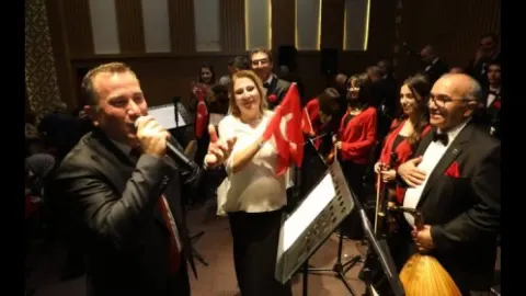 Nizip Belediyesi, Cumhuriyet Şarkıları Konseri ile 103. yıl dönümünü kutladı