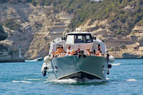 Halfeti'de sonbaharla birlikte Fırat Nehri kıyısında turist yoğunluğu arttı