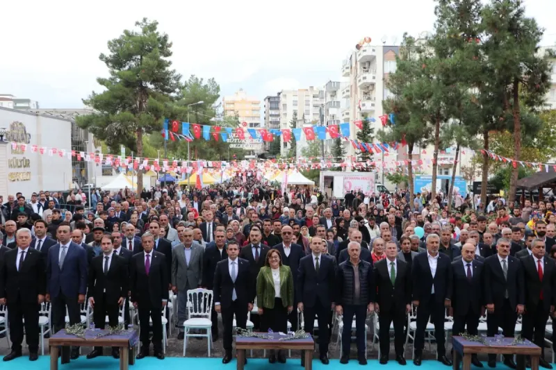 Nizip Zeytin Festivali Coşkulu Törenle Açıldı: Protokolden Yoğun Katılım!