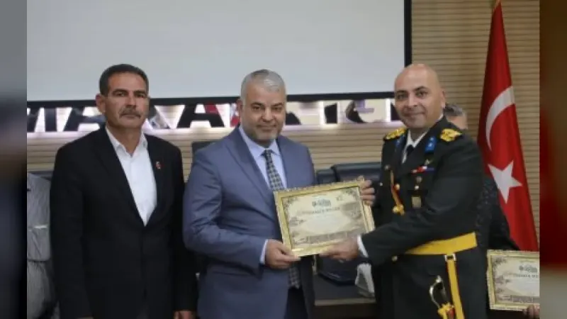 Dr. Bekir Şen'e Nizip'in 100. yılı projelerinden dolayı teşekkür plaketi takdim edildi