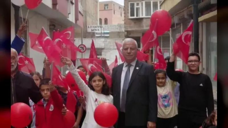 Nizip'te Cumhuriyet Bayramı etkinliği çocukların yüzünü güldürdü