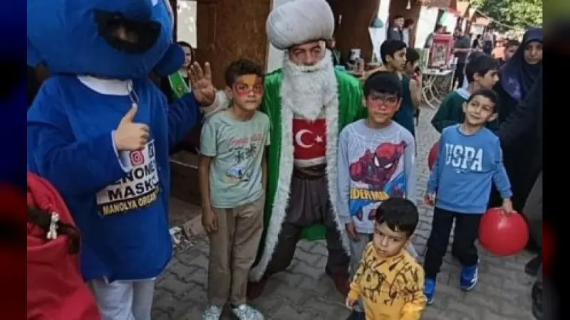 Nizip'te İHH Kadın Kolları mazlum halklar yararına kermes düzenledi