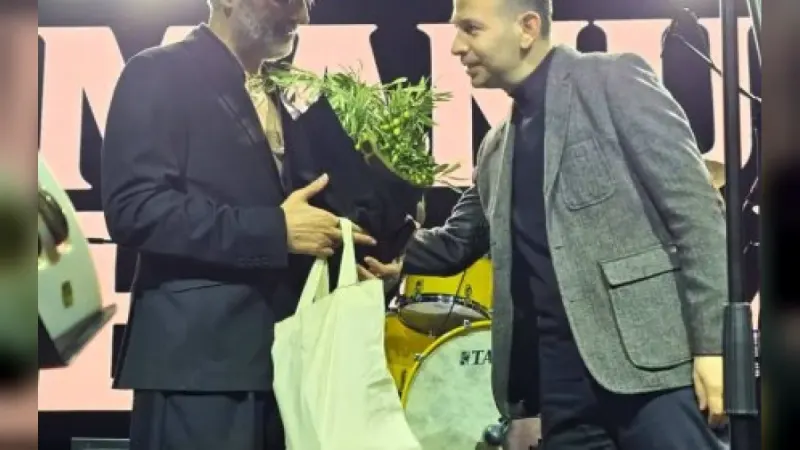 Nizip Zeytin Festivali'nde sanatçı Manuş Baba sahne aldı