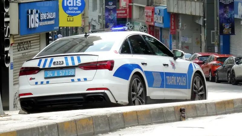 Nizip’te Olası Facianın Eşiğinden Dönüldü: Trafik Polisinden Hayat Kurtaran Hareket