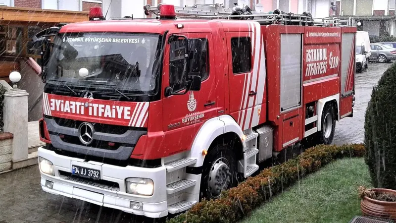 Halfeti'de çiftlikteki bekçi konteyneri yandı