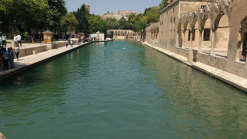 Halfeti'de sonbaharla birlikte Fırat Nehri kıyısında turist yoğunluğu arttı