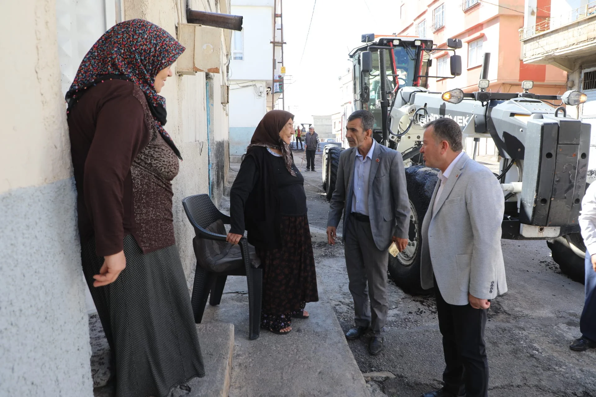 Nizip’te Başkan Doğan’ın Sahada Esnaf ve Vatandaşlarla Buluşması